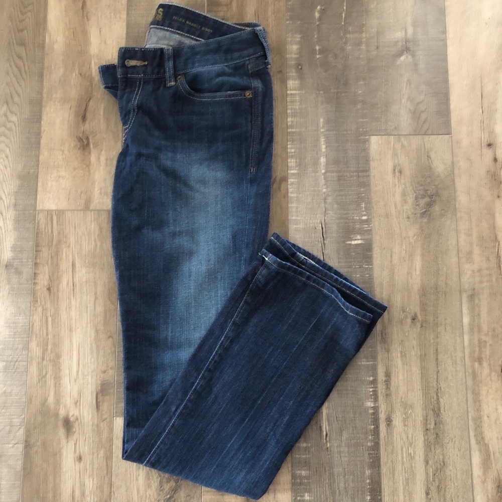 Zelda Barely Boot express Jeans. Size 6R.